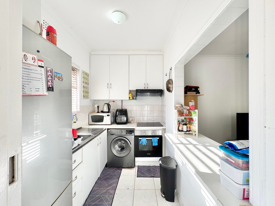 To Let 1 Bedroom Property for Rent in Kenilworth Western Cape